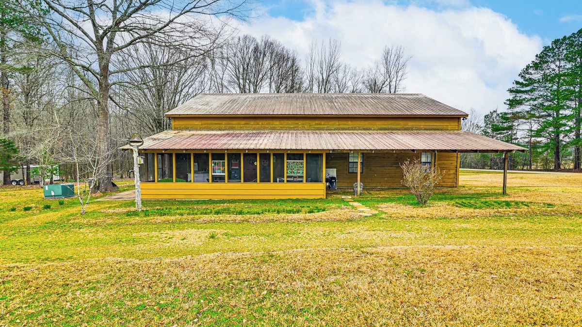 Edinburg House | Hike & Fish: Family-Friendly Louisville Home