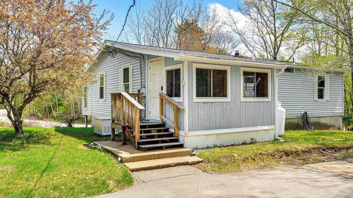 Conway Cabin | Hike, Fish & Ski: ‘Black Bear Cabin’ in Albany