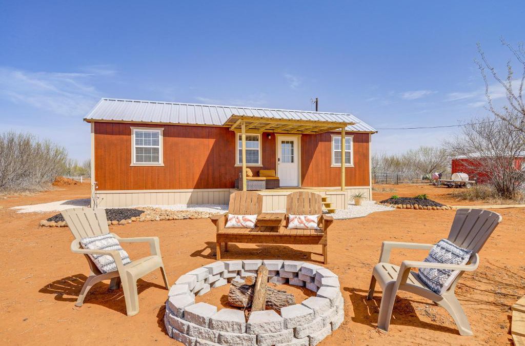 Cotulla Apartment | Hike, Hunt and Fish Pet-Friendly Studio in Dilley!