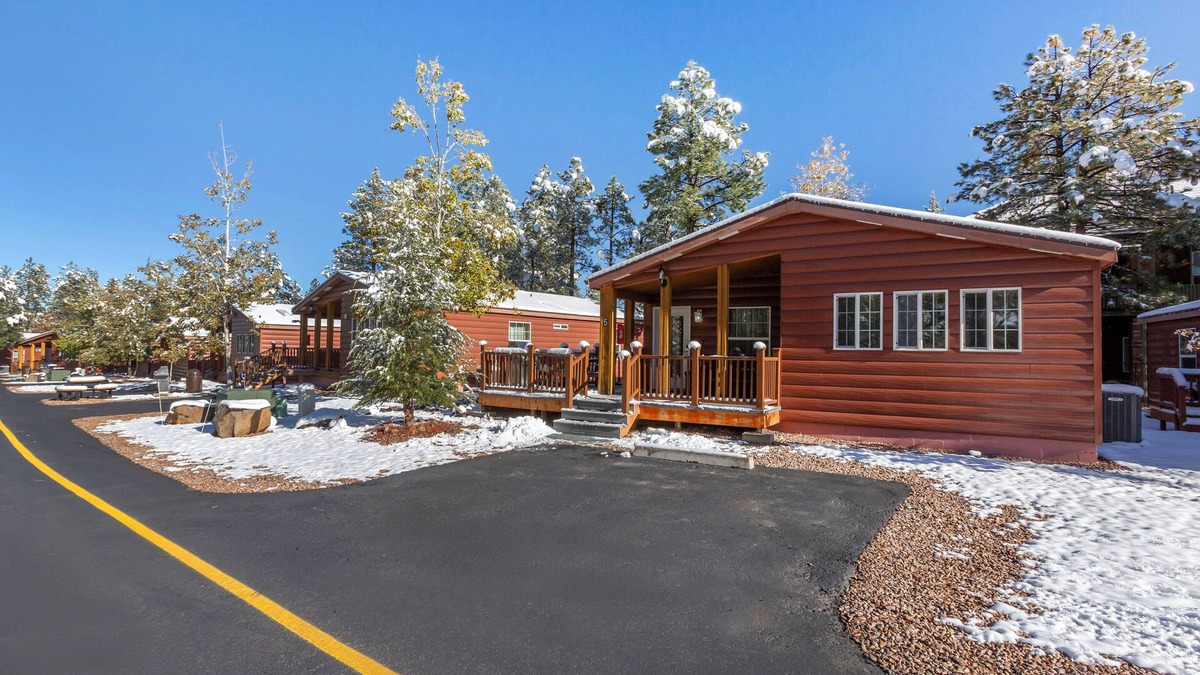 Pinetop Resort | Hike Nearby Trails, 2 Serene Units, Enjoy Fishing at Show Low Lake, Golf, Biking!
