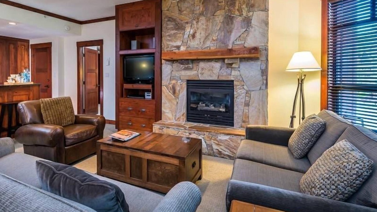 Whistler Creekside Apartment | Hike + Ski | Elegant Suite + Cozy Fireplace