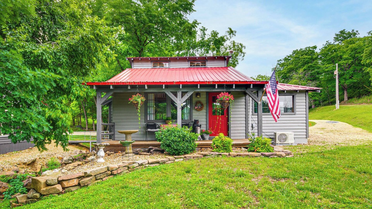 Roach Cabin | Hike, Swim & Fish: Lakefront Cabin in Roach!