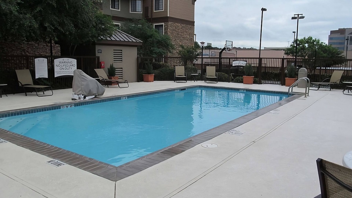 Vance Jackson Apartment | Hike the Natural Bridge Caverns! Full Kitchen, Free Breakfast, Outdoor Pool!