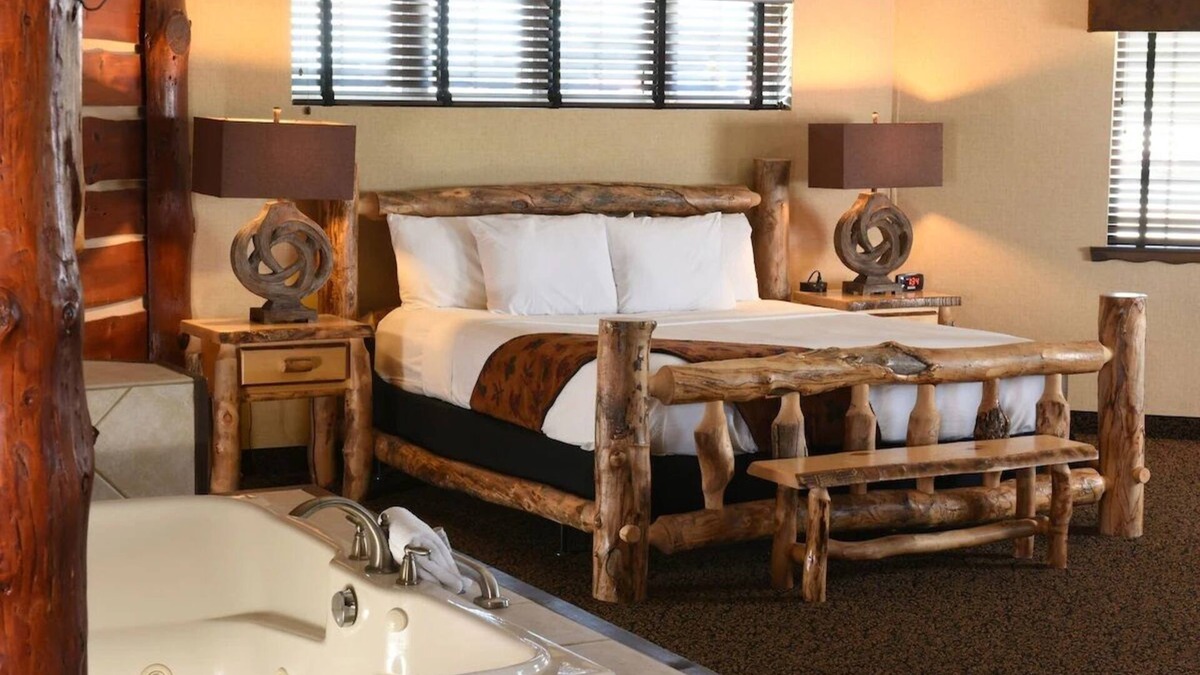 Onalaska Hotel | Hiking & Biking Close to the Mississippi River! Lodge-style Rooms