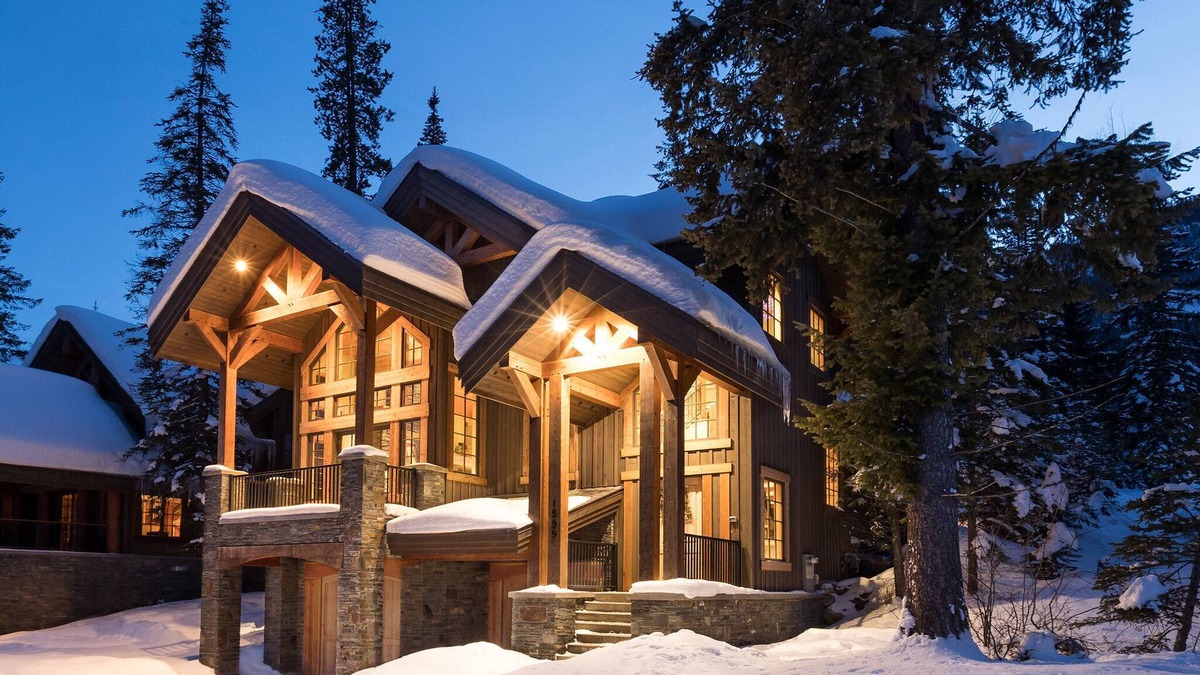 Golden Ski Chalet | Hiking,biking,skiing, family reunion or trip to a national park we have it all!