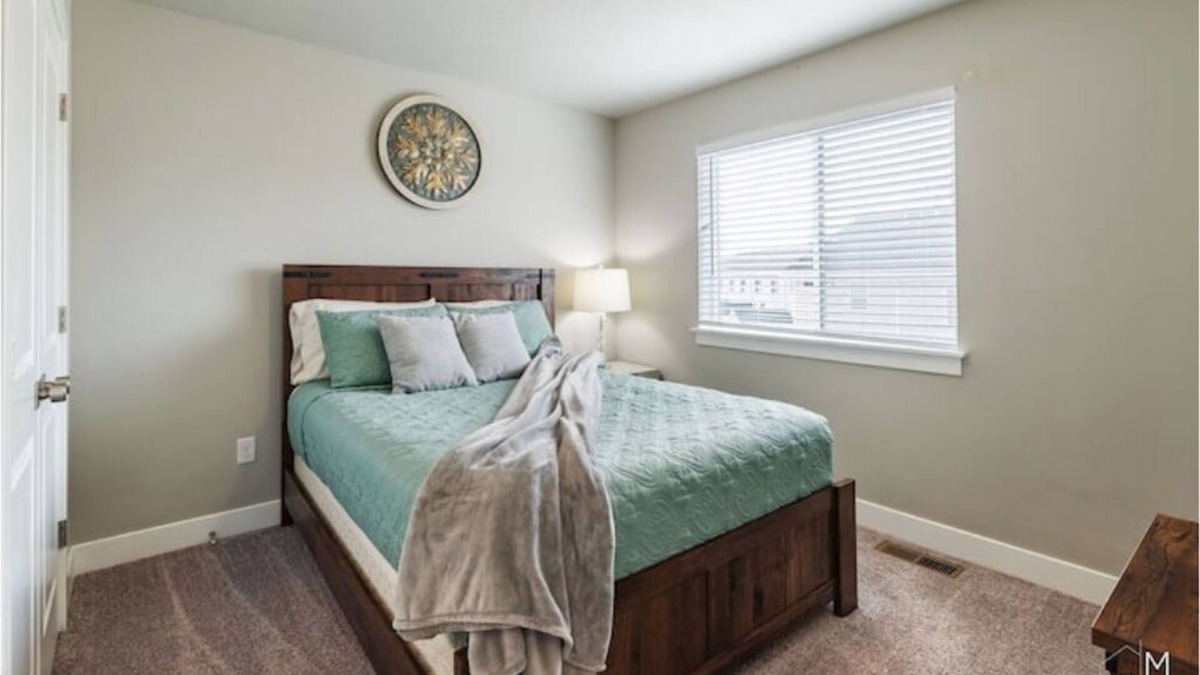 Enoch House | Hiking, Biking, Trails, Skiing, and More