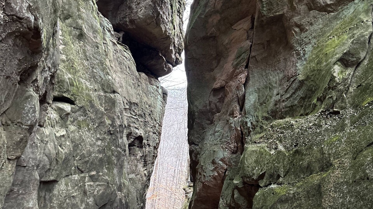Cub Run House | Hiking,Caves,Waterfalls and Amazing RockFormations