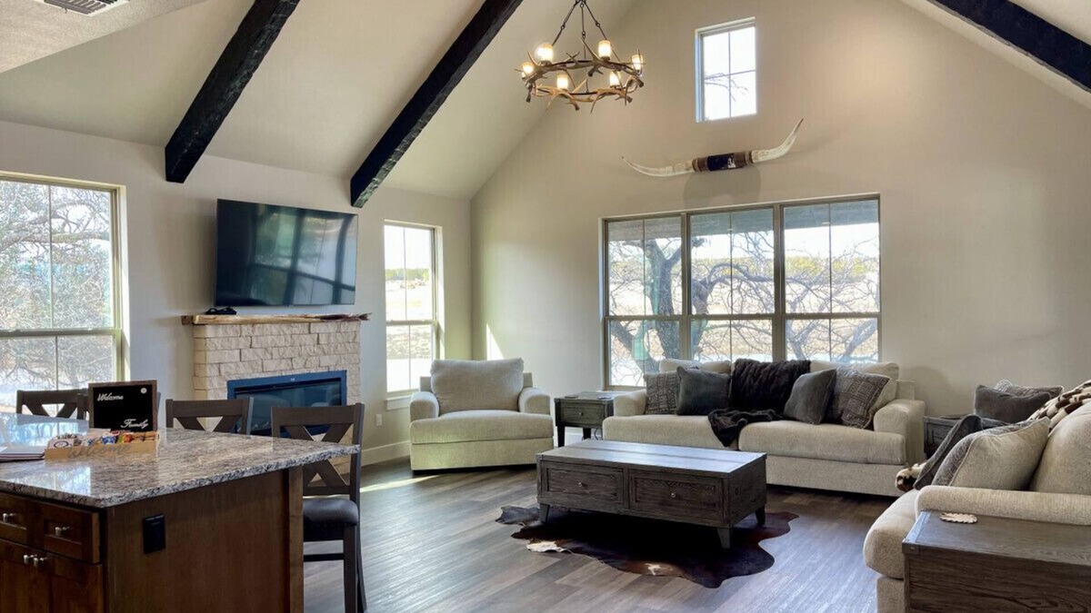 Nemo House | Hiking Delight - Premier Waterfront Escape at Twin Canyons Longhorn Ranch