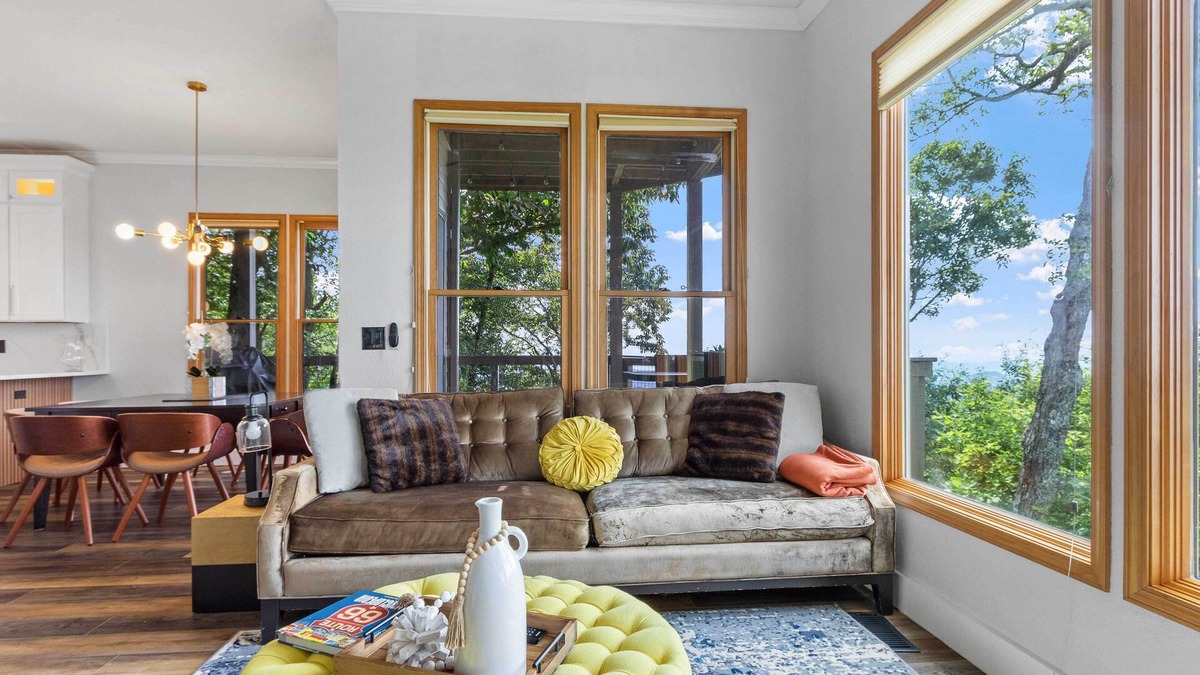 Mountain Air Condo | Hiking On-Site: Mtn-View Burnsville Condo!