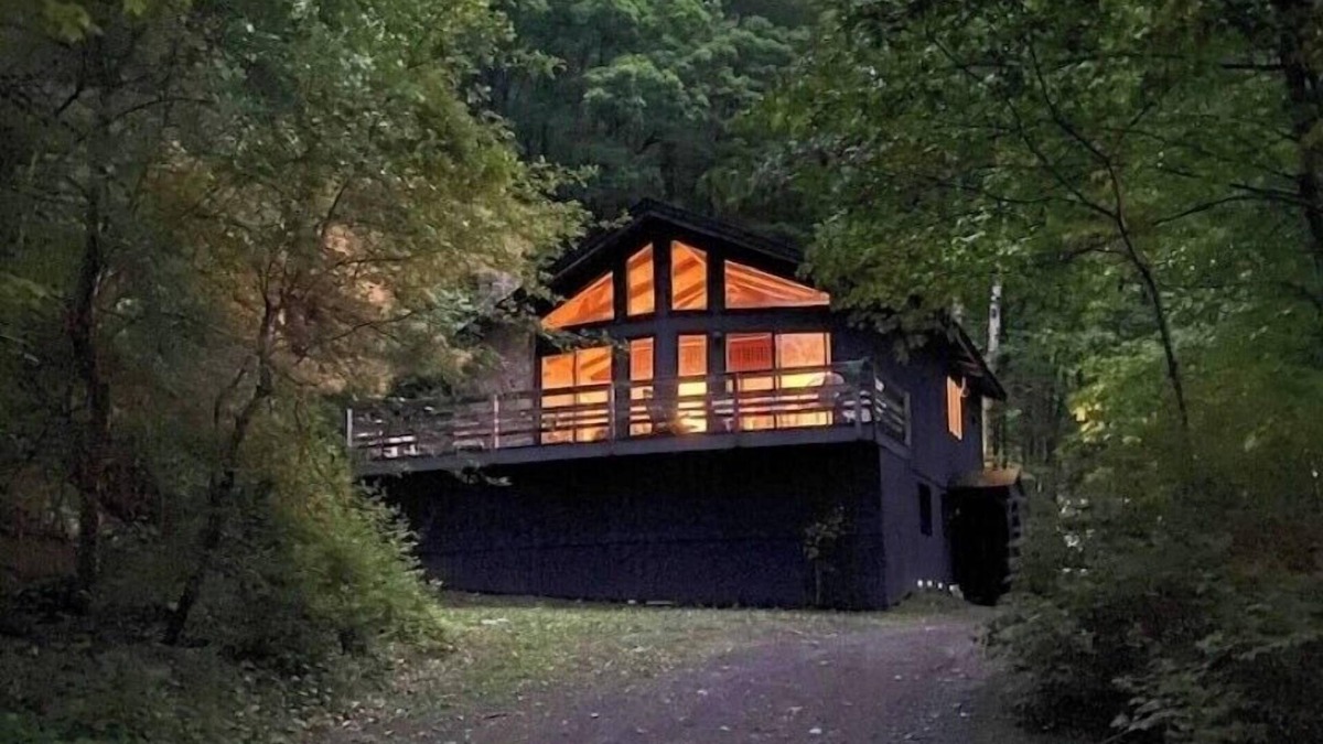 Lanesville Cabin | HIKING, Pool, Tennis: Hunter, Wyndham, Belleayre area: ON West Kill-Hunter Trail