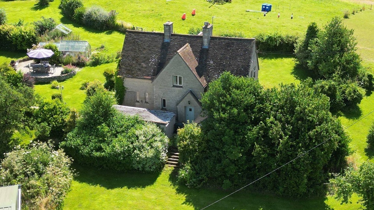 Dowdeswell Cottage | Hilcot Farmhouse - pet-friendly rural farm retreat near Cheltenham