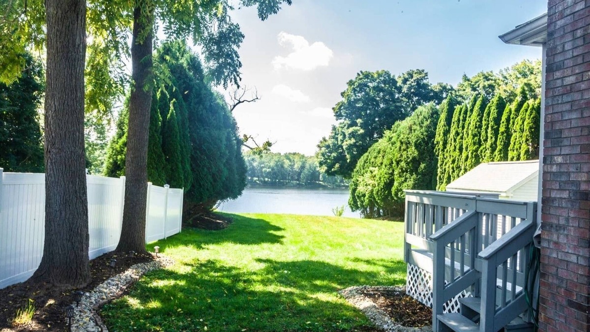 Thompsonville House | Hilda’s Riverside Retreat
