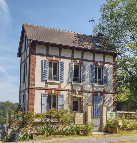 Equemauville Bed & Breakfast | Hill Cottage