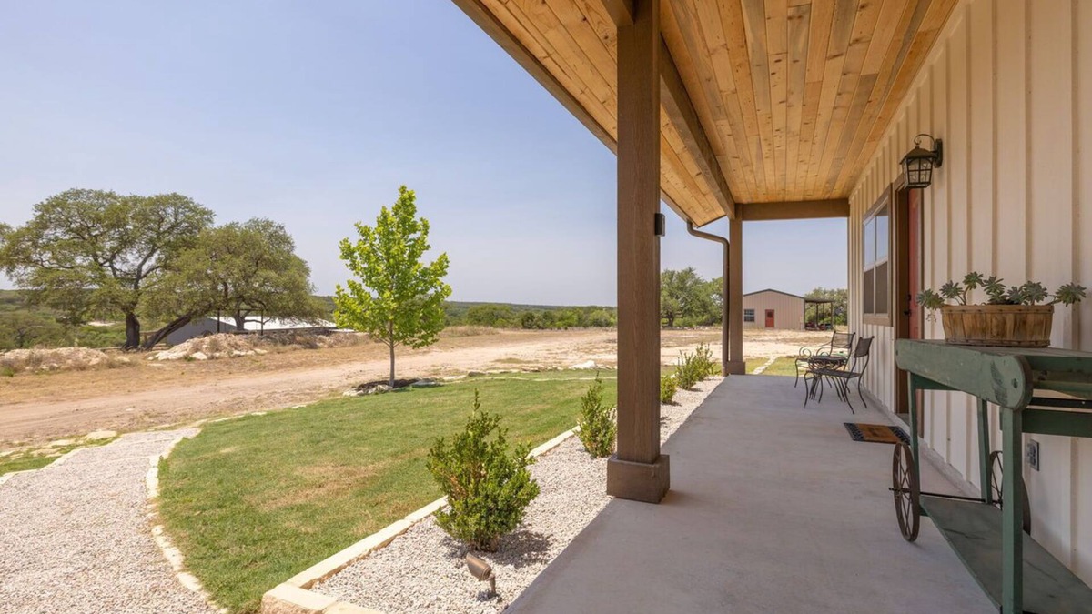Round Mountain House | Hill Country Escape-Sleeps 12~ 15 Acres Of Privacy, Spectacular Views
