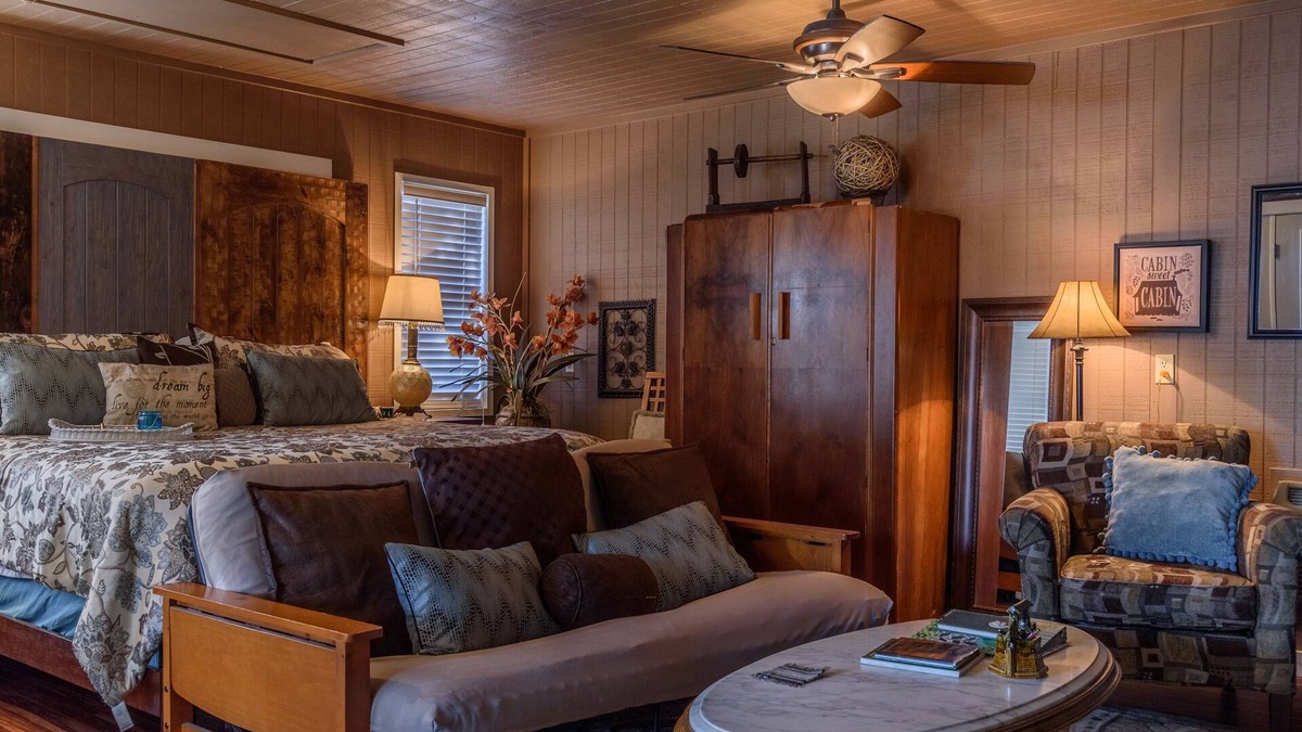 Ingram Cabin | Hill Country Elegance on Old Ingram Loop-Cabin 1