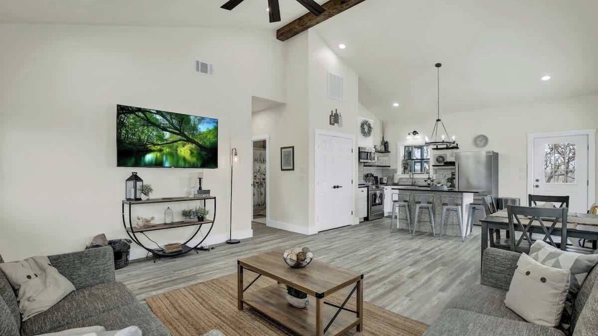 Fredericksburg House | Hill Country-Fire Pit & Hot Tub!