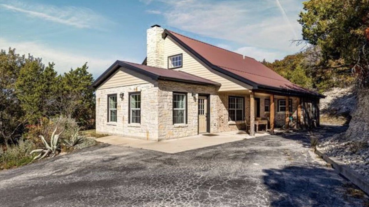 Paluxy House | Hill Country Ranch Retreat on Chalk Mountain