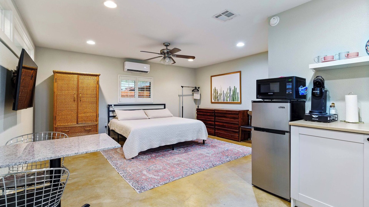 Austin Apartment | Hill Country studio: 1 mi to lake, 20 min to DT Austin