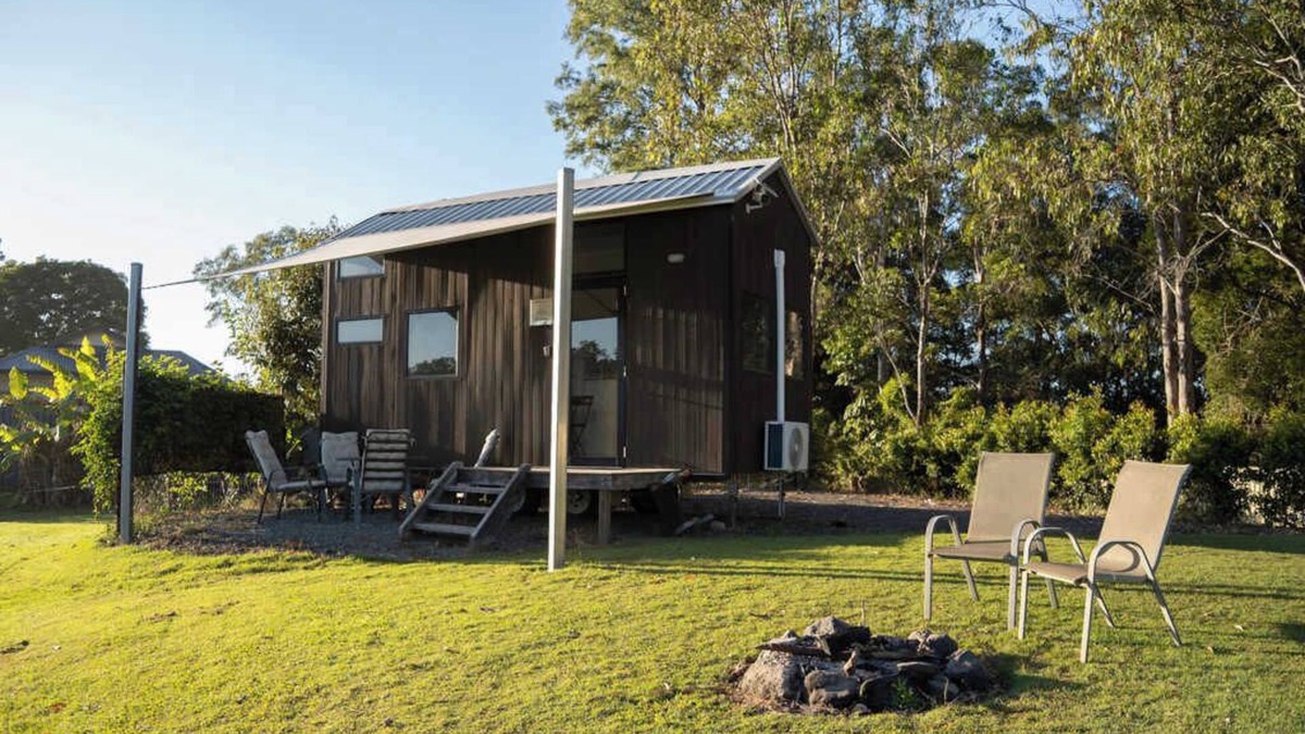 Perwillowen House | Hill Creek Tiny House 1 by Tiny Away