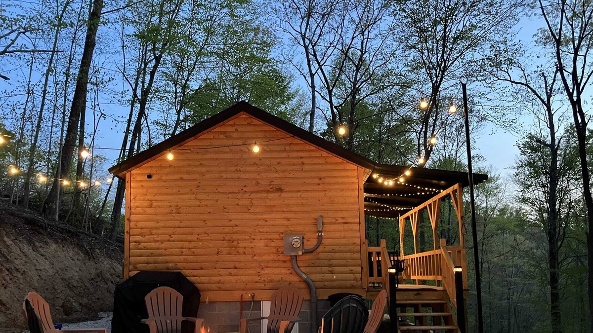 Campton Apartment | Hill Haven // Modern + Secluded Tiny Cabin! // NEW