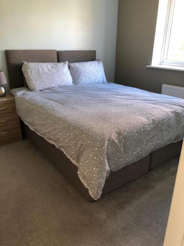 Brierley Hill House | Hill House - 5 Mins Merry Hill - Perfect for Contractors & Families