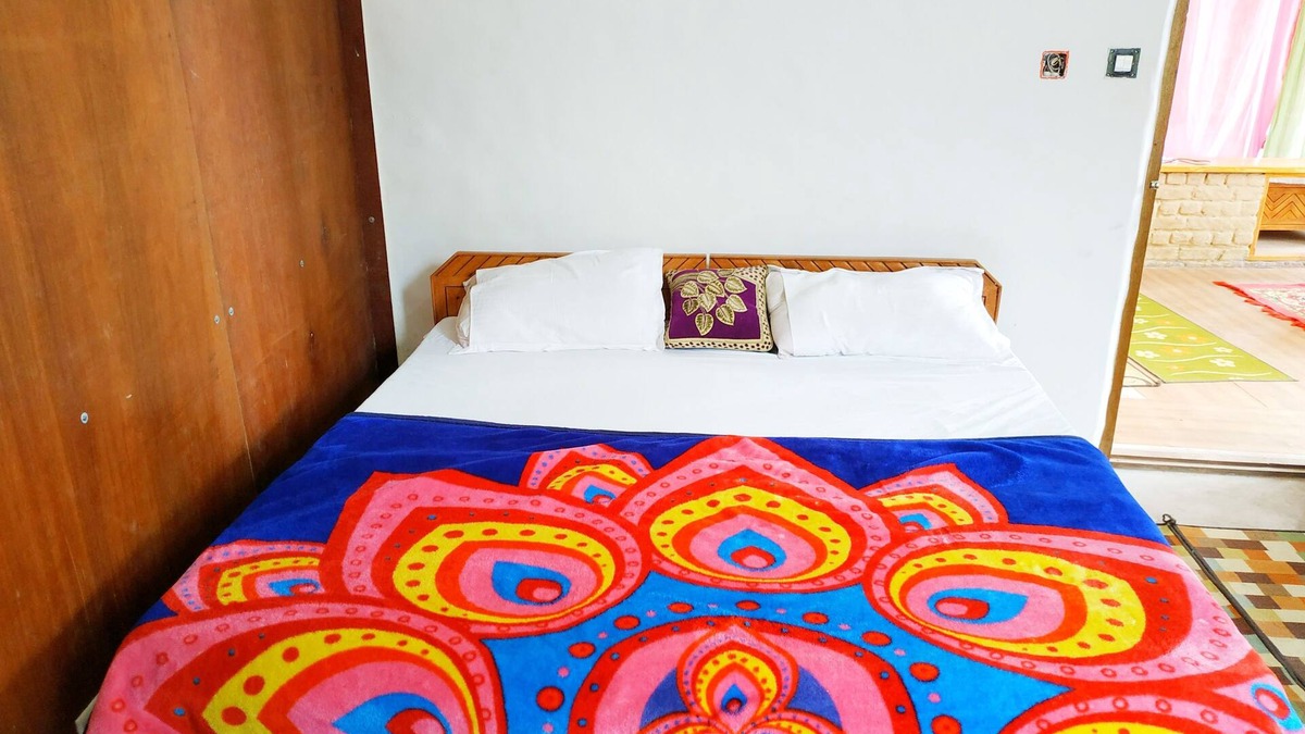 Old Manali House | Hill top house 2br, incredible view, old Manali.