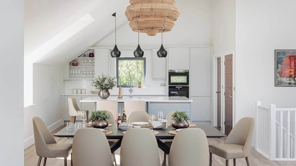 Holcombe House | Hill View House - Cookswood