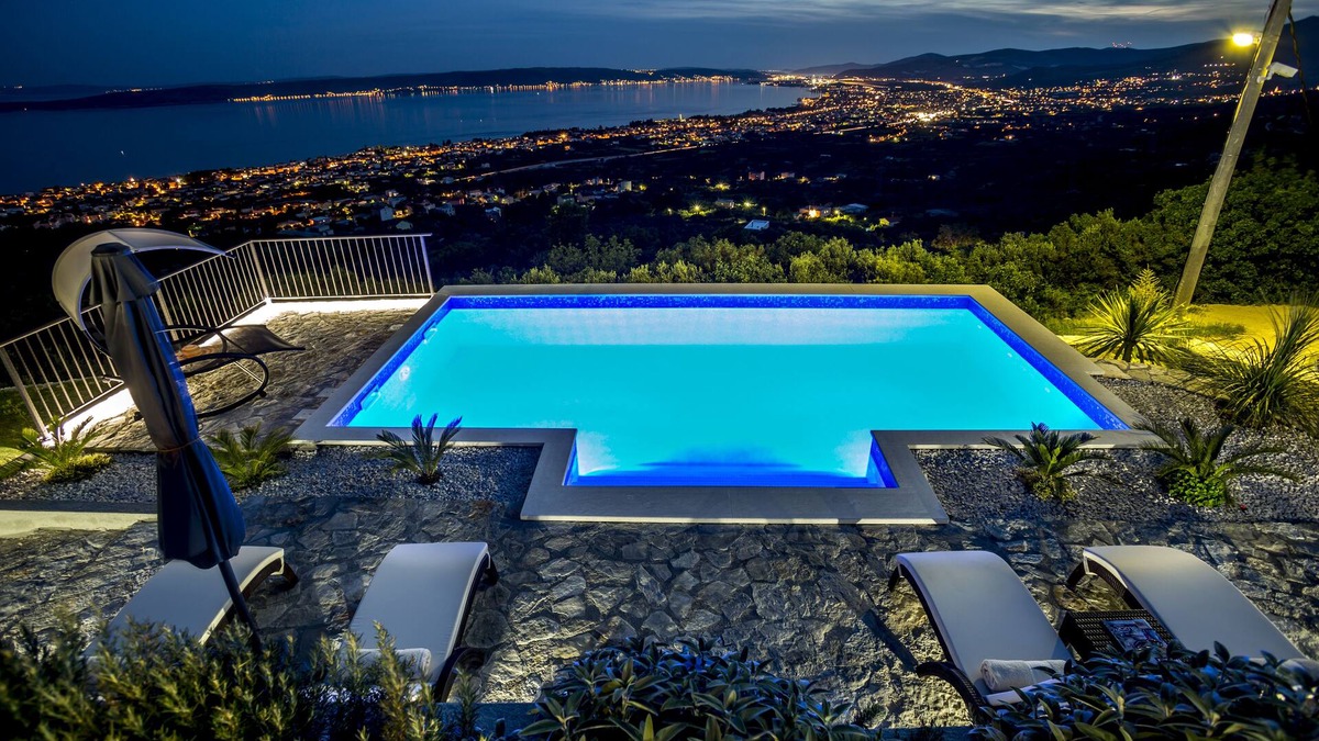 Kastel Kambelovac Villa | Hill View is Dalmatian house with heated pool in Kaštela between Split & Trogir
