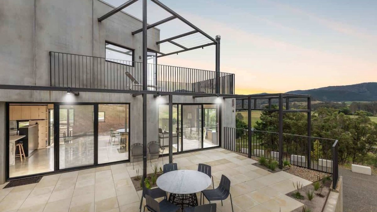 Wangaratta Forward House | Hill View Summary: Ex