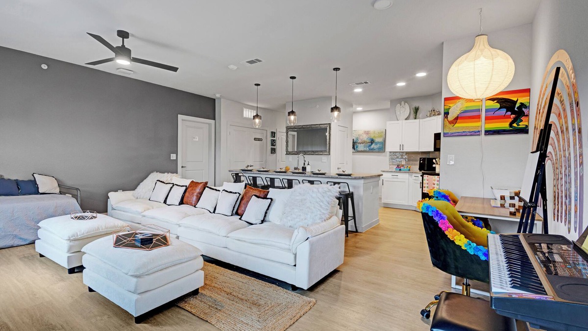 Helotes Apartment | Hill Views 1-bedroom apartment with AC, WiFi near Sea World Six Flags Rim