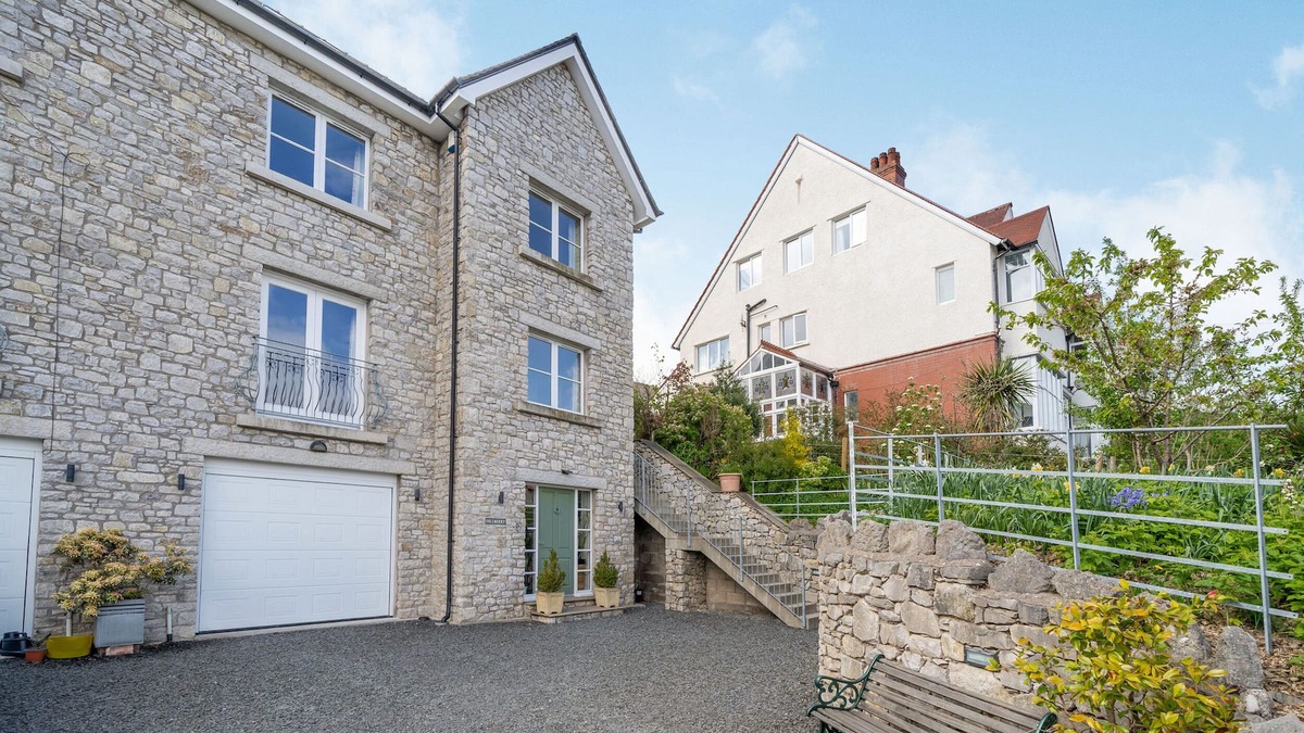 Grange-over-Sands Cottage | HILLBERRY, family friendly, with a garden in Grange-Over-Sands