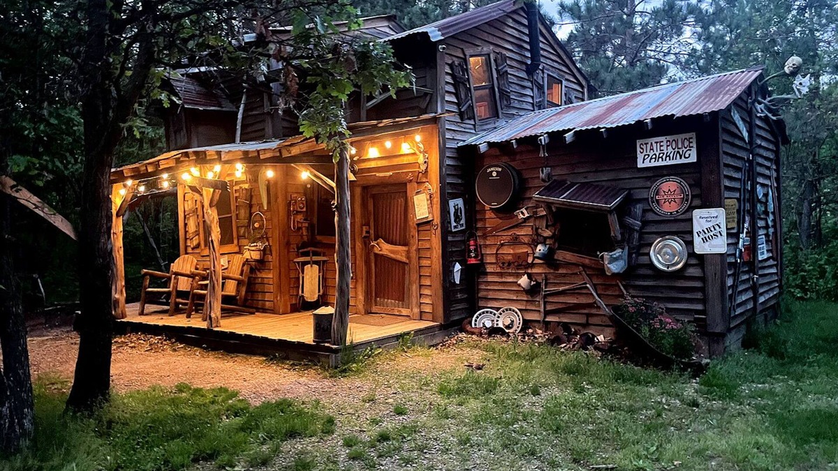 Lyndon Station Cabin | Hillbilly Hilt'n - Glamp just North of the Dells!