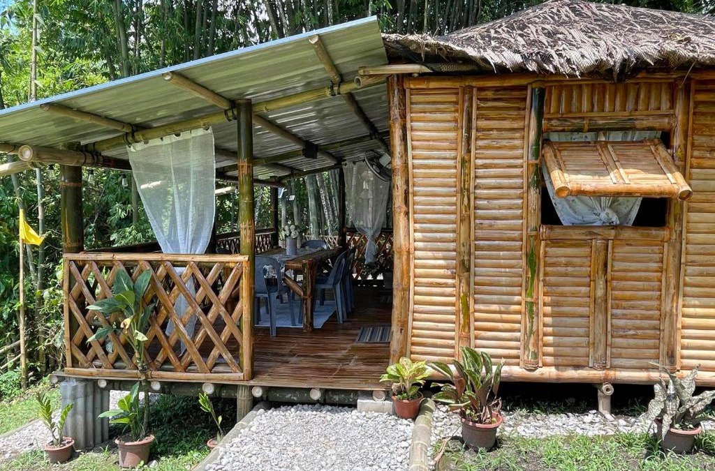 Murcia House | Hillcreek's Riverside Hideaway