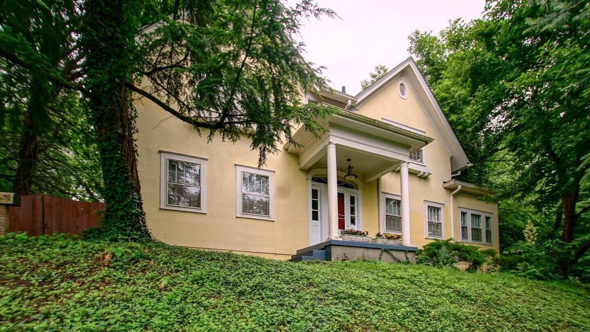 Crescent Hill House | Hillcrest Hideaway~ Charming 3BR + Private Cottage