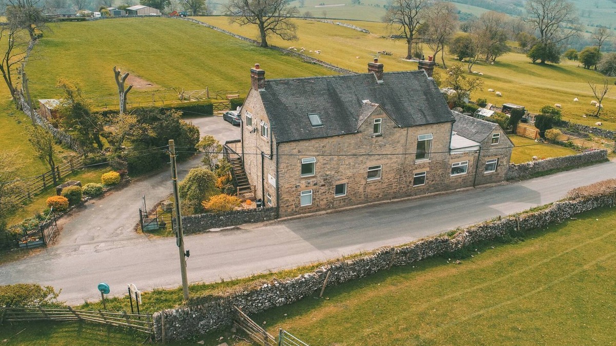 Newton Grange Cottage | HILLCREST HOUSE, pet friendly, with hot tub in Ashbourne