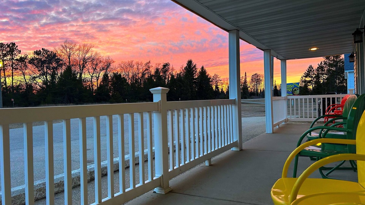 Rapid River Hotel | Hillcrest Motel