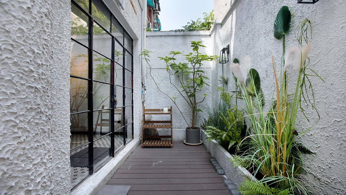 Downtown Shanghai Bed & Breakfast | Hills boutique
