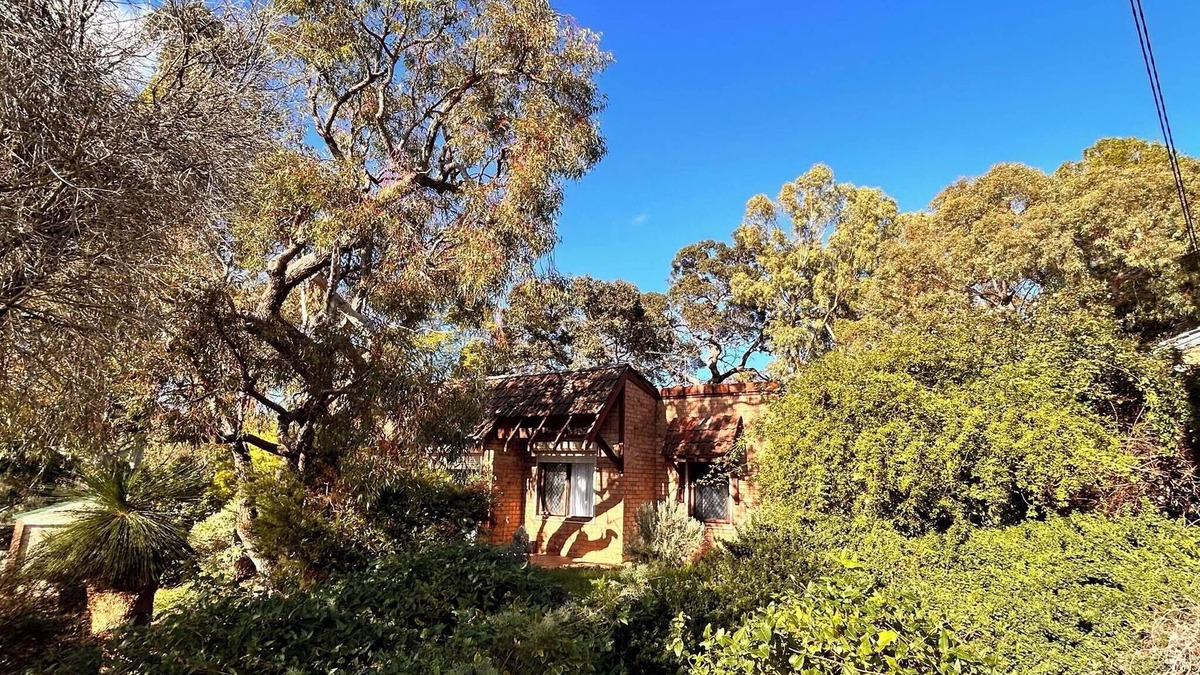 Mount Nasura Cottage | Hills Gateway Retreat -Delightful cottage nestled in the hills south of Perth WA