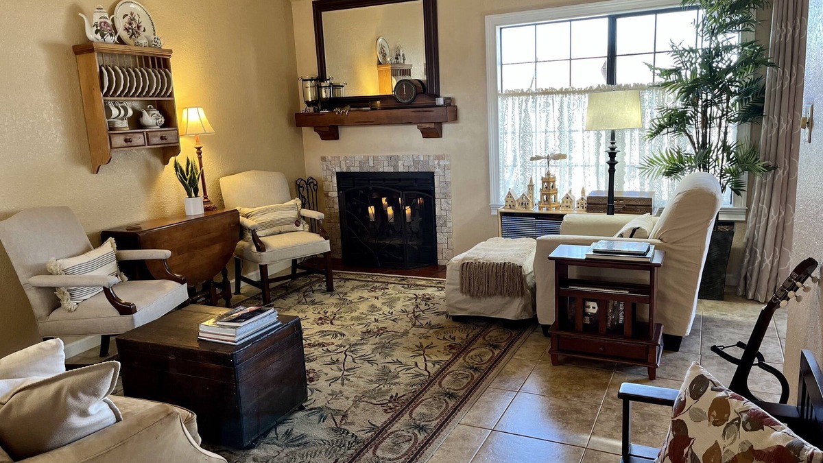 Sierra Vista House | Hill’s Hummingbird Haven LLC 21442827