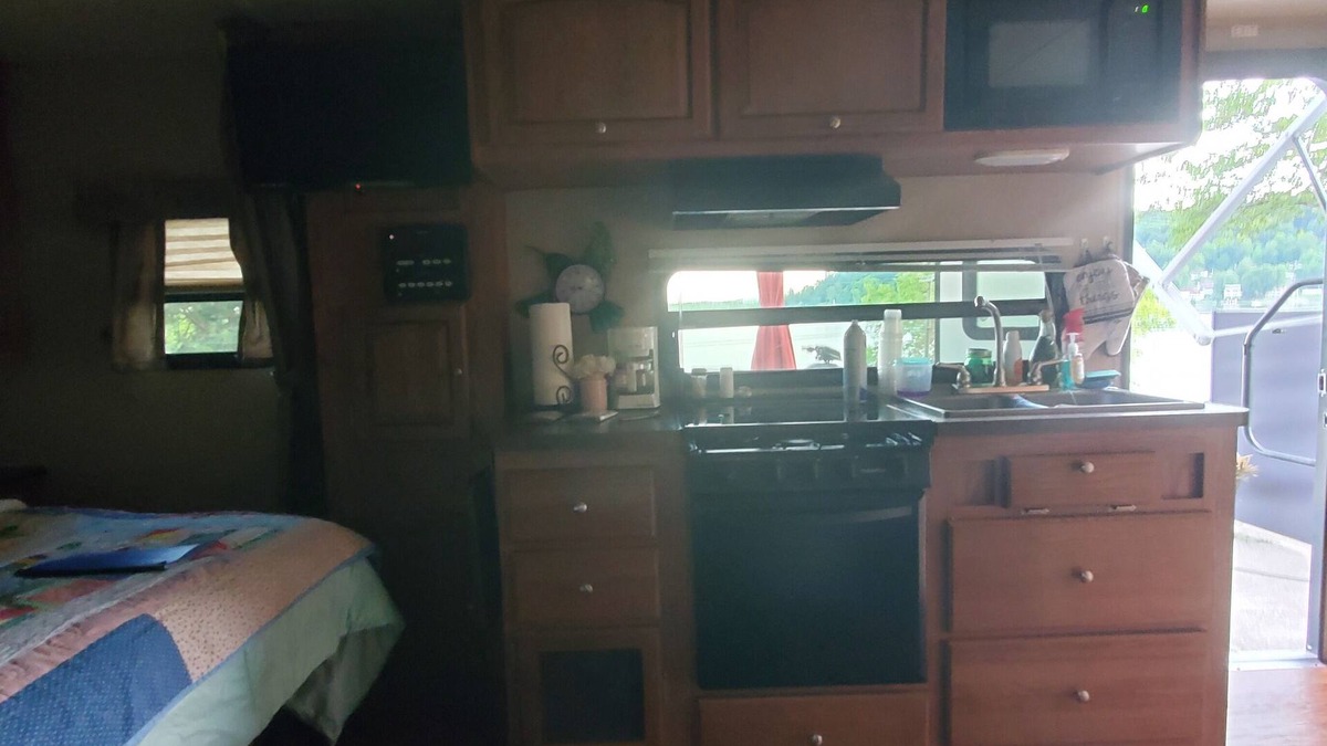 Waverly House | Hills of Lake White nThe perfect camping spot with all the amenities of home.