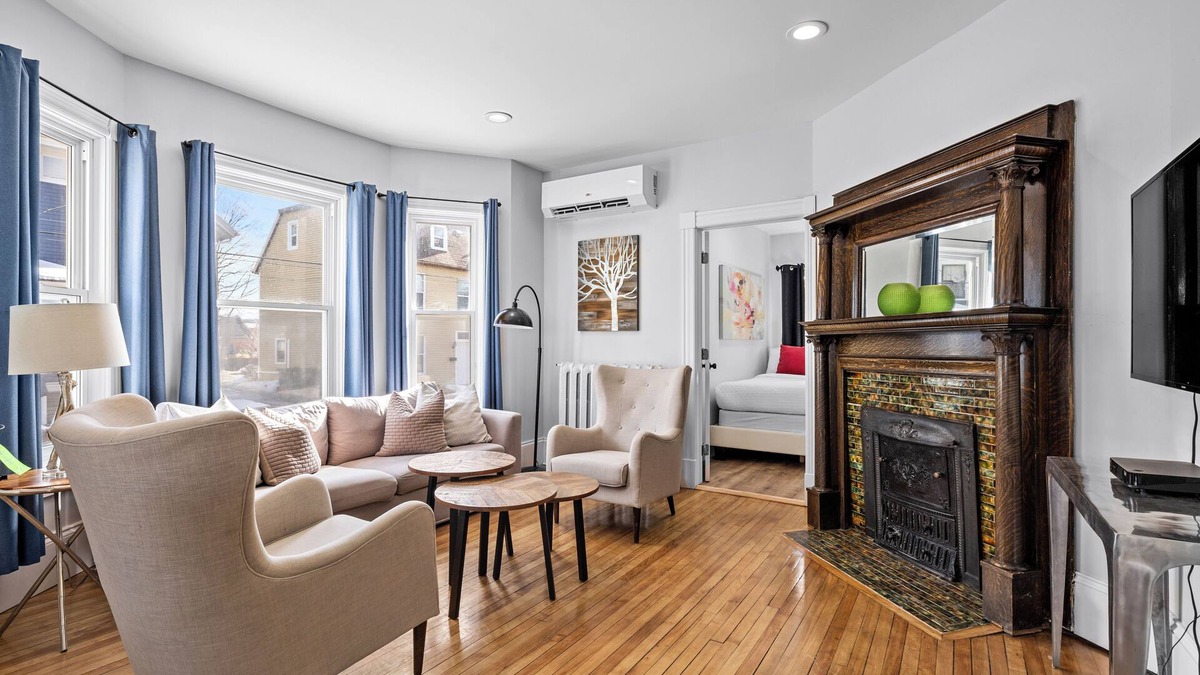 Queens Square Apartment | Hillsborough Street Suites 2 Bdrm Downtown Ch'town