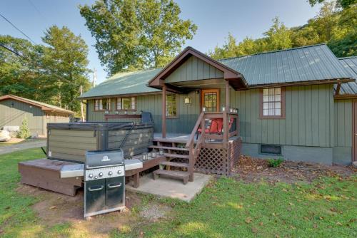 Hillsgrove House | Hillsgrove Cabin with Private Hot Tub!
