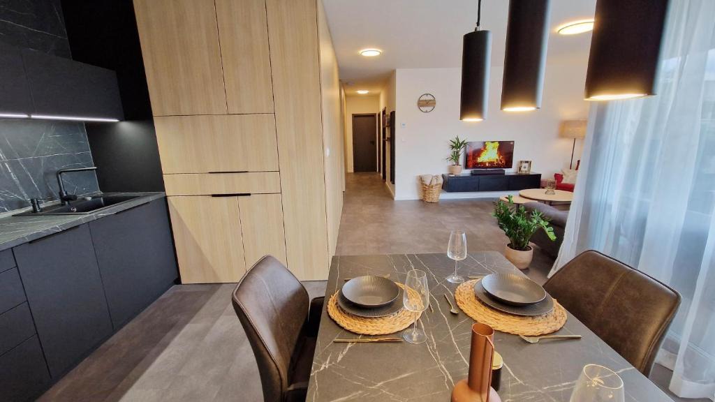 Liptovsky Mikulas Apartment | Hillshome - 84m2 moderný byt s terasou aj saunou