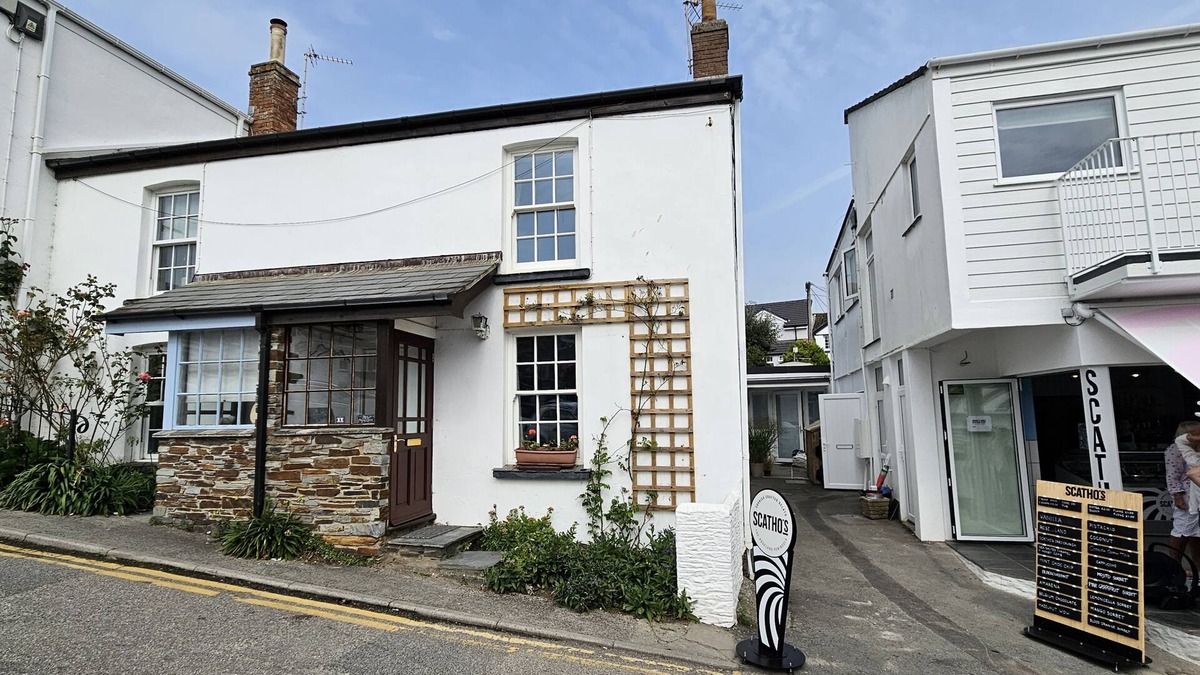 Portscatho Cottage | Hillside Cottage - a cottage that sleeps 5 guests in 2 bedrooms