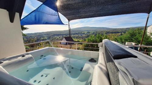 Pecs Villa | Hillside Cottage