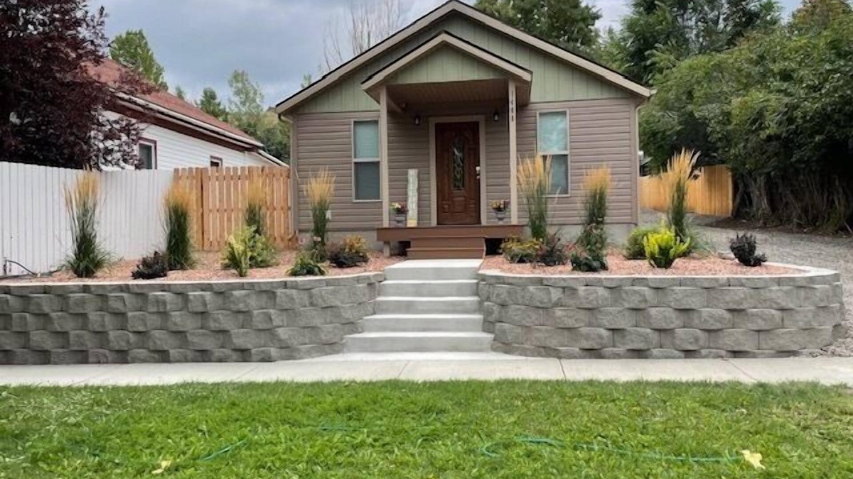 Cody House | Hillside Cottage, located within walking distance to downtown Cody!