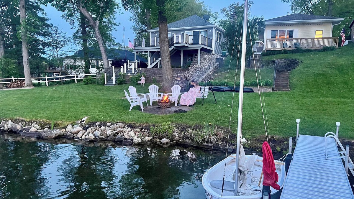 Stroh Cottage | Hillside cottage on Pretty Lake