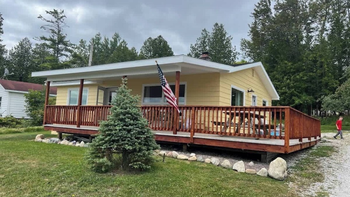 Cedarville House | 'Hillside' Cottage on the lake