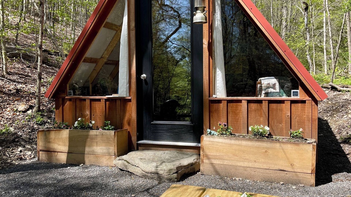 Cherry Valley Cabin | Hillside: Cozy offgrid cabin near Cooperstown, NY
