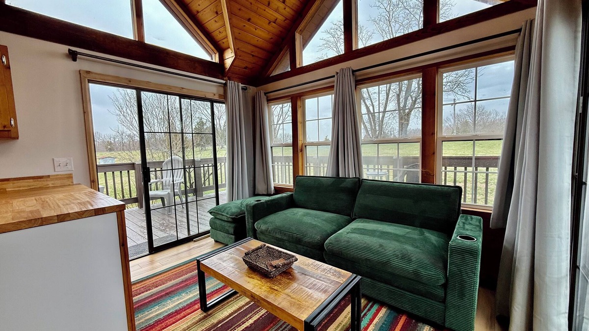 Cobden House | Hillside Haven - Cabin 1